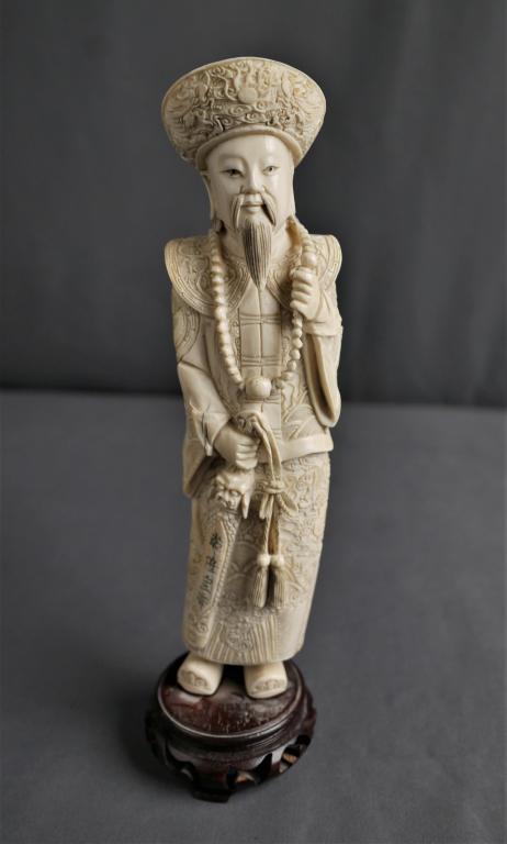 Oriental Chinese Carved Ivory Bone Figurine: Gorgeous vintage carved ivory. Depicting Chinese wiseman holding a scroll. Excellent detail in his cloak, hair and jewelry, an especially his hat. In great condition standing on mahogany base. Measure