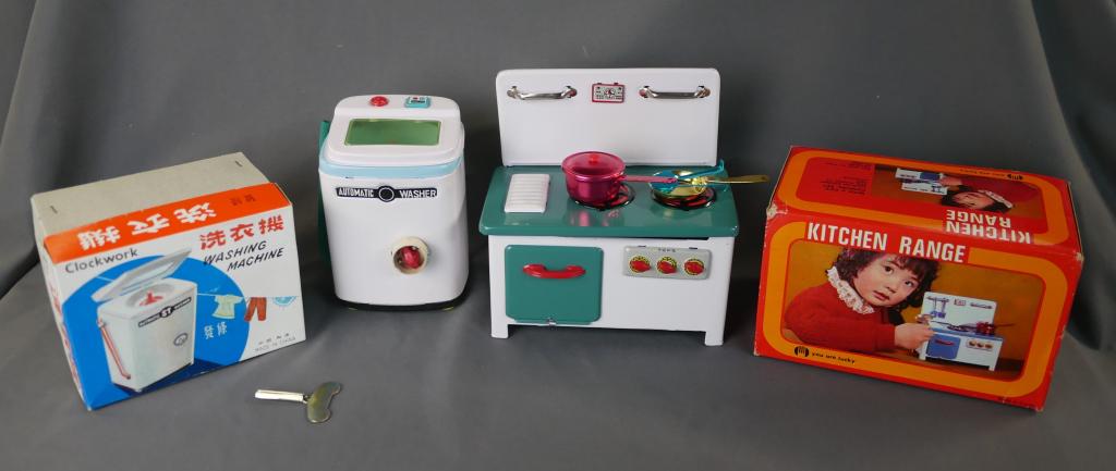 Tin Litho Wind-Up Washing Machine & Kitchen Range (1 of 6)
