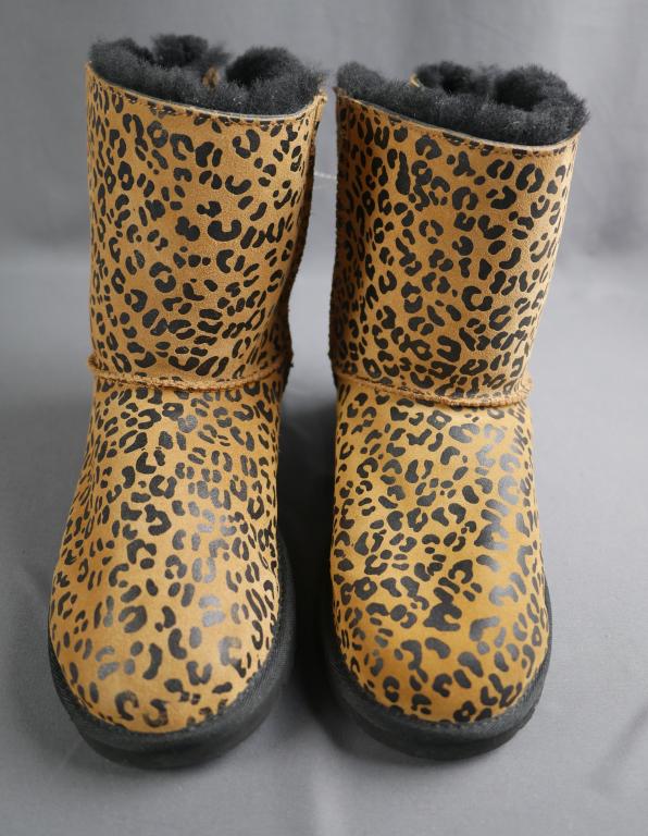 UGG Unisex-Child Kids Bailey Bow Leopard Boots (1 of 4)