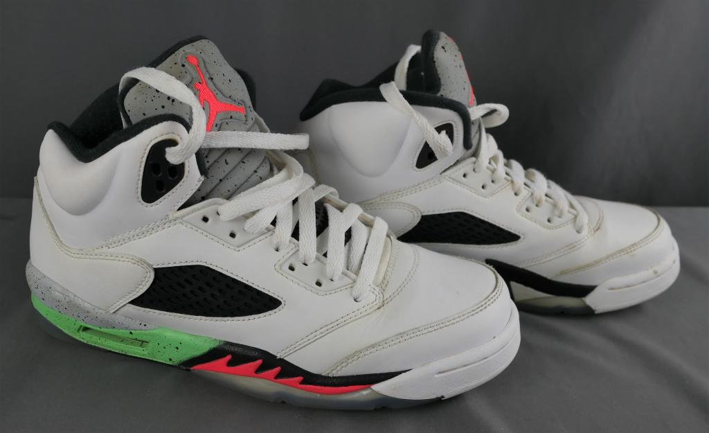 Nike Air Jordan Retro V 5 Poison Green Space Jam: Nike Air Jordan Retro V 5 Poison Green Space Jam Monstars. Size 7Y. 440-888-115. Condition: Used, Good