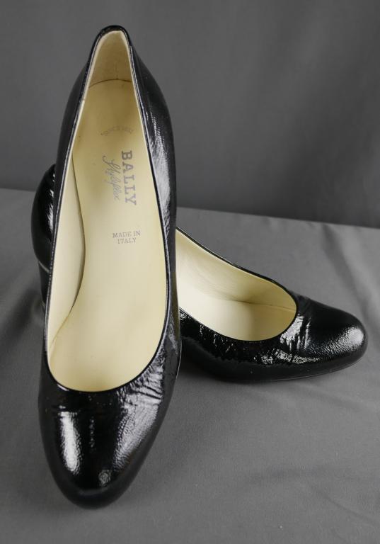 Bally Womens Mirror Heels Italian Leather Shoes: Bally Mirror Heels Leather Shoes. Made In Italy. Size 6-6 1/2. Condition: Used, Good