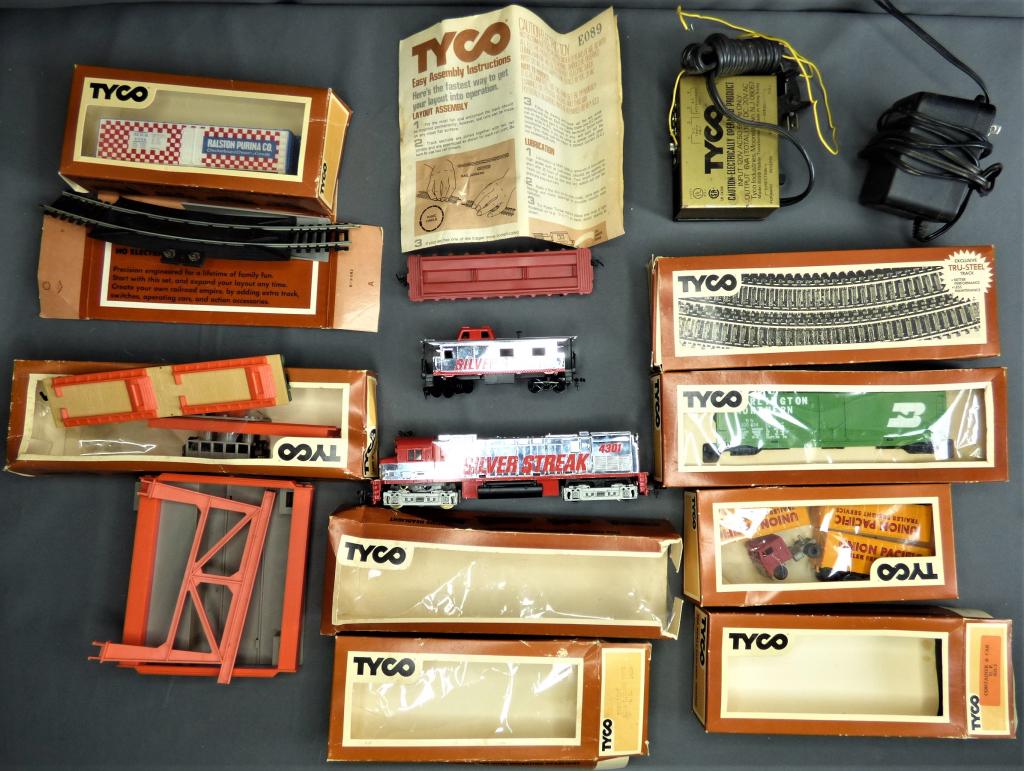 Tyco HO Scale Train Cars & Tracks (1 of 7)
