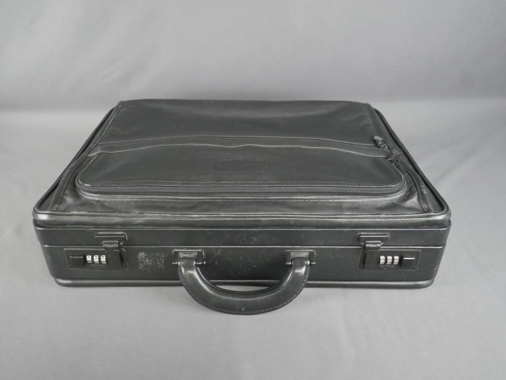 TUMI Vintage Leather Professional Briefcase Attach (1 of 1)