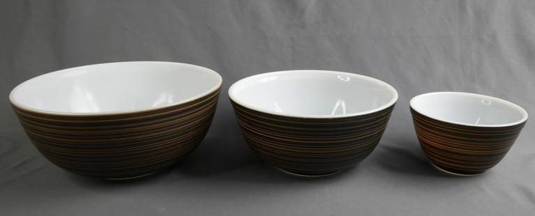 Vintage PYREX Terra Mixing Bowl Set: Awesome and sought after Pyrex mixing bowl set of three bowls: Striped Terra in lovely dark brown with taupe colored stripes. No 401, 403 and 404 - 1.5 pt, 2.5 qt, and 4 qt sizes. Oven safe! Good