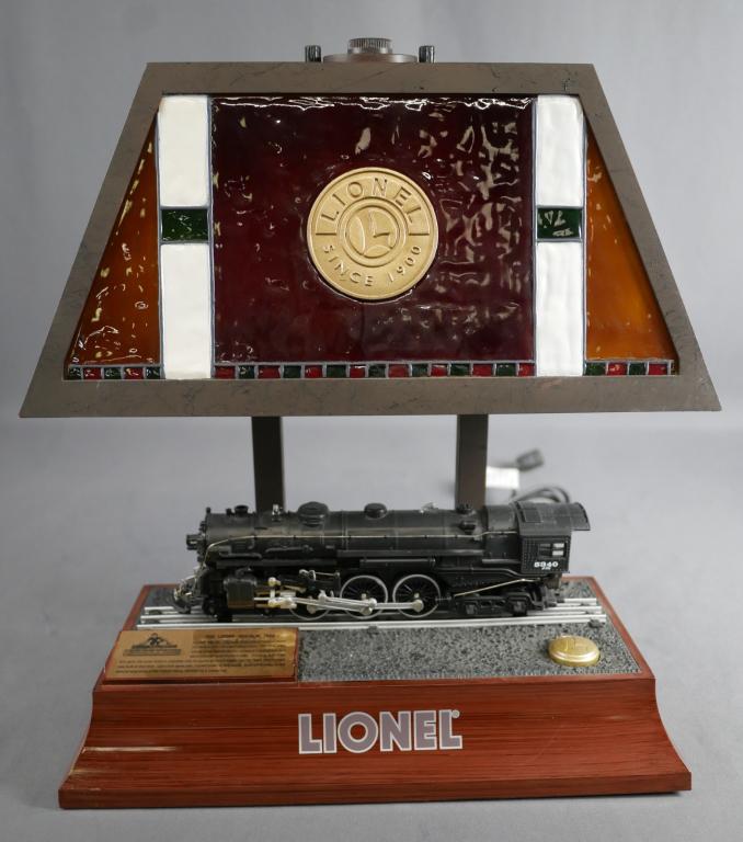 Lionel Train Animated Hudson 700E Locomotive Lamp (1 of 5)
