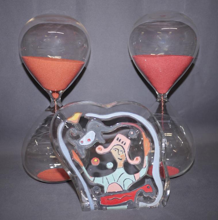 Two Hourglass Sand Timers & Art Glass Sculpture (1 of 7)