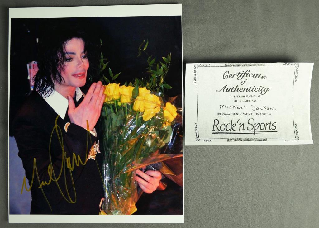 Michael Jackson Signed 8" x 10" Photograph w/ COA (1 of 3)