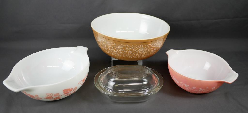 Vintage Pirex Serving Bowl & Oven Dishes (1 of 9)