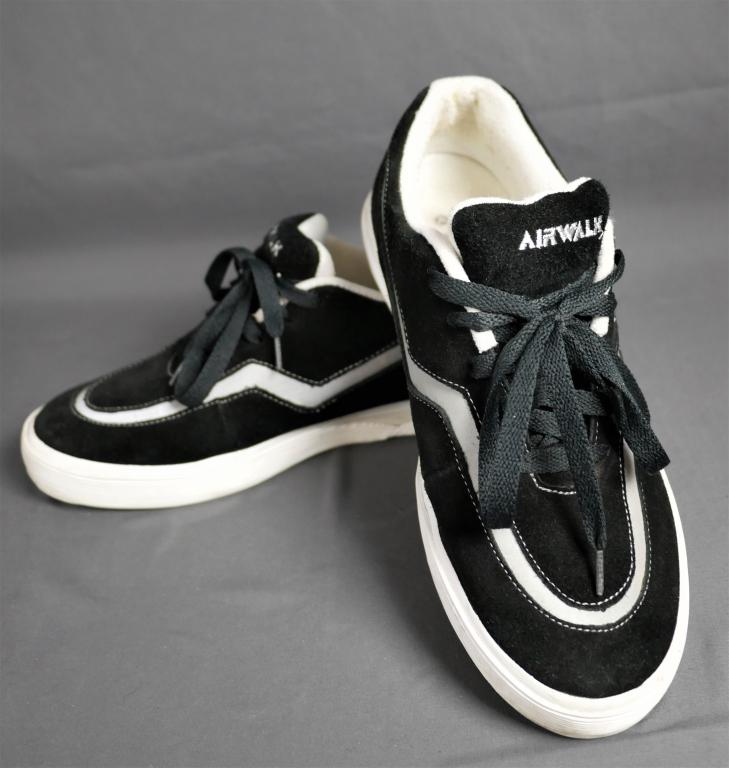 Airwalk Mens Sneakers Shoes Size 10.5: Airwalk Mens Sneakers. Size 10.5. Condition: Used