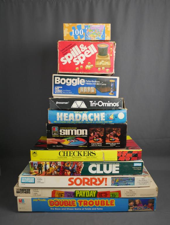 Lot of Vintage Board Games- Payday, Sorry!, Clue (1 of 4)