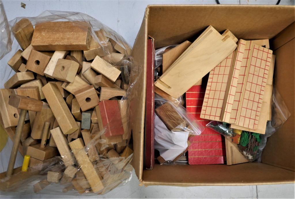 Large Lot of 1960's Wooden Building Blocks (1 of 6)