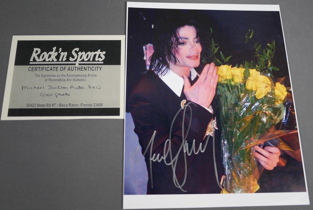Michael Jackson Signed 8" x 10" Photograph w/ COA (1 of 3)