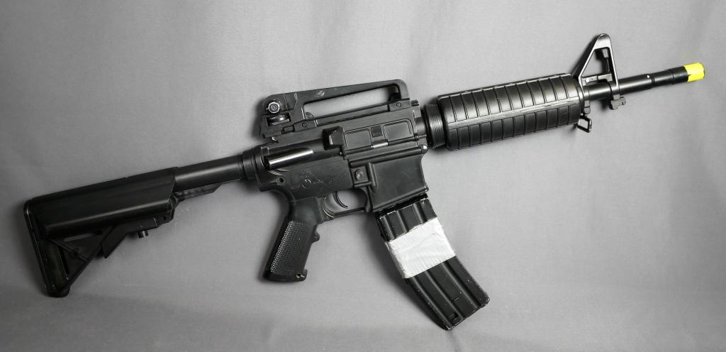 DBoys Airsoft M4A1 Carbine Electric Rifle Gun: DBoys Airsoft M4A1 Carbine Electric Rifle. Full Metal. Metal Receiver, Metal Gearbox. Comes with 2 magazines. Good overall condition. Untetsed.