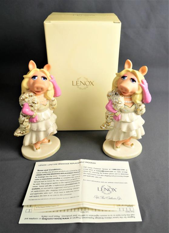 "The Devine" Miss Piggie Muppets Figurine by Lenox (1 of 6)