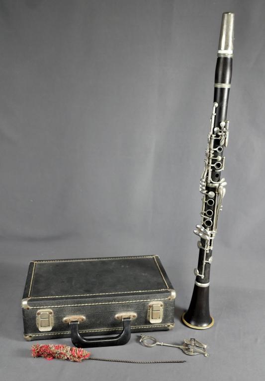 Antique Harry Pedler N Series Clarinet: 1920's Hary Pedler N Series Clarinet. Series # N25022. Comes with original Case. Normal age related wear, untested.
