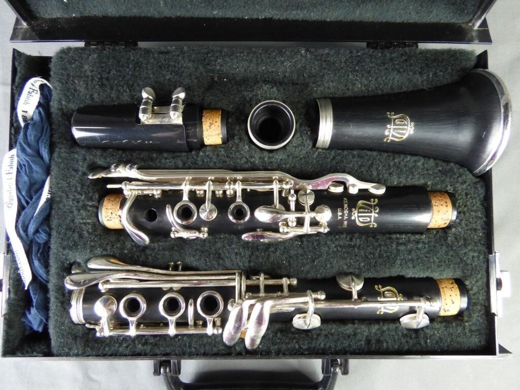 Vito Clarinet Model 7214 in Hard Case Music Instrt (1 of 7)