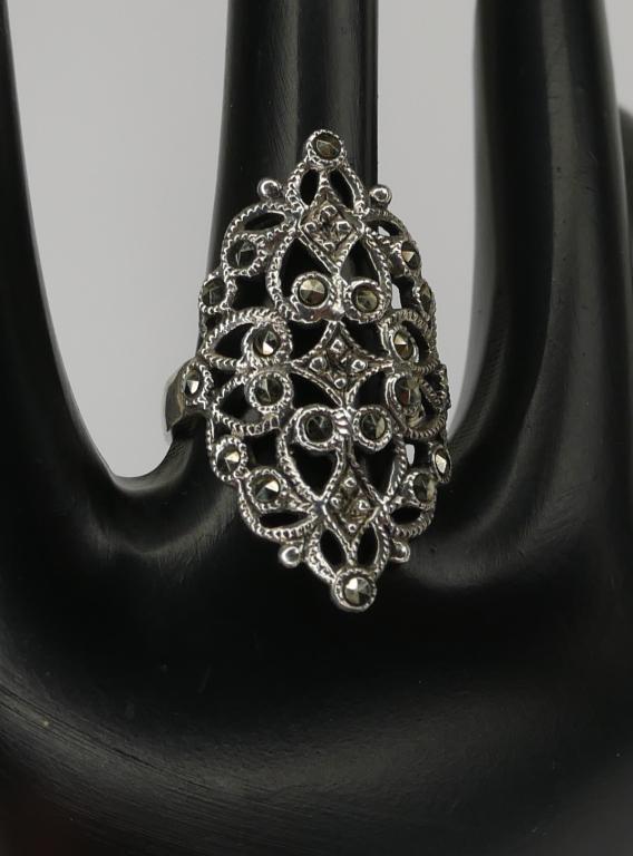Elegant Ladies Sterling Silver Marcasite Ring (1 of 4)