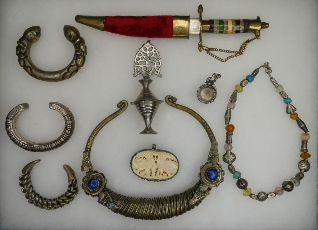 Vintage Middle Eastern Jewelry & Knife (1 of 6)