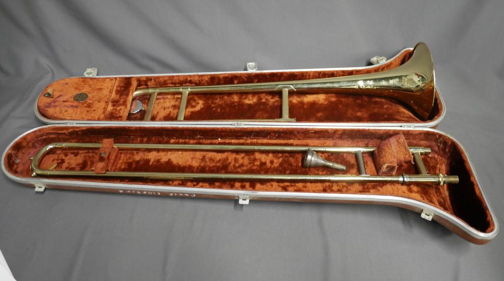 Vintage Olds Ambassador Trombone Music Instrument (1 of 10)
