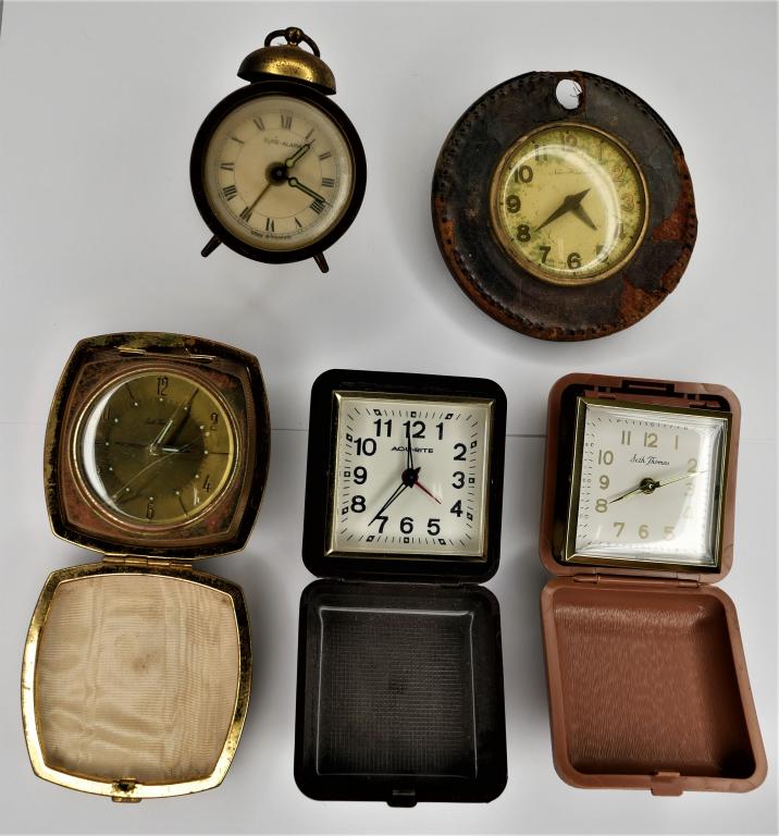 Lot of Vuntage Travel Alarm Clocks- Seth Thomas (1 of 4)