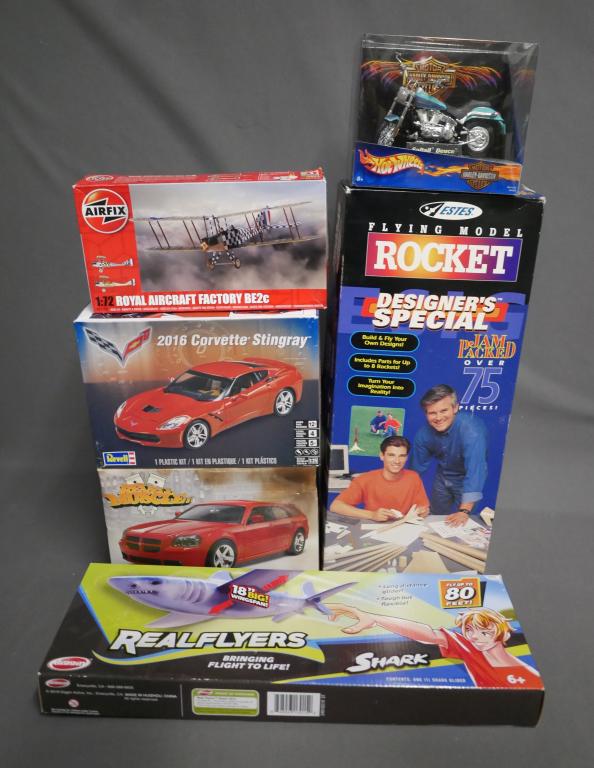 Plastic Model Kits & Flying Rocket & Shark (1 of 7)