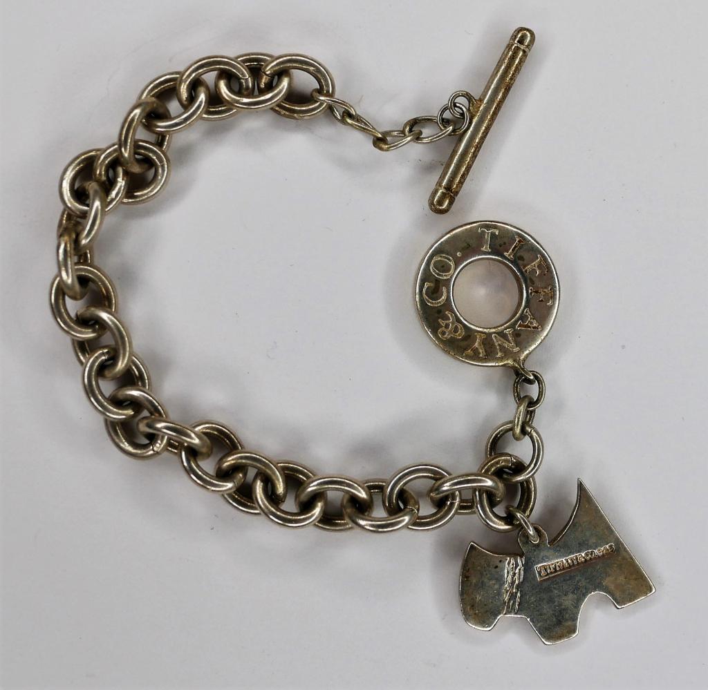 Vintage Jewelry Bracelet: Vintage Bracelet. Measures 8" long. Good Condition.