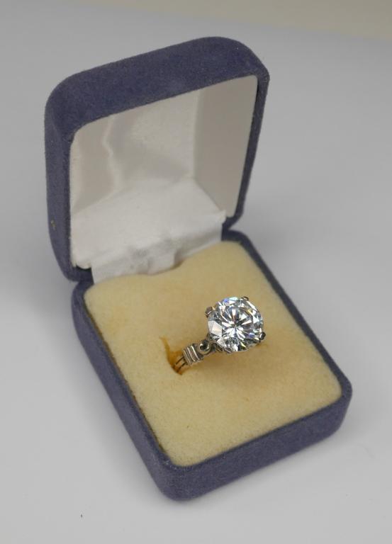 Sterling Silver Solitaire Ring w/ Large Crystal: Sterling Silver Solitaire Ring w/ Large Crystal Stone. Size- 7. Good Condition.