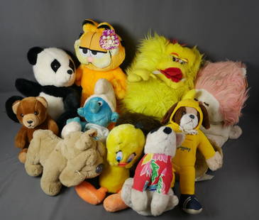 Group of Vintage Soft Plush Character Toys: Group of Vintage Soft Plush Character Toys. Used, some might require cleaning.