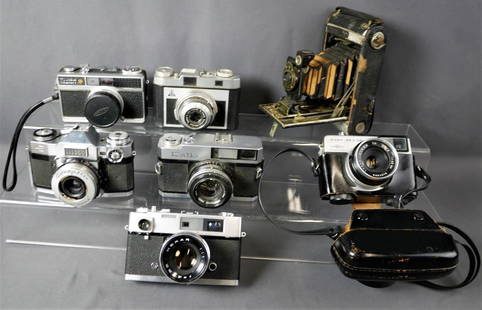 Lot of Vintage Cameras- Kallo, Fujica, Ricoh, Towe: Vintage Cameras- Fujica, Tower, Ricoh, Kallo, etc.. All are untested, as found.