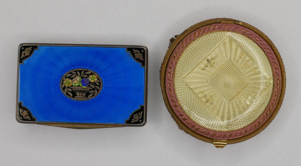 Antique Austrian Guilloche Enamel Sterling Compact: Antique Guilloche EnamelSterling Silver Compact. Made in Austria. Comes with Antique American Round Top Mesh Coin Purse. Both are in good overall condition, some age related wear.