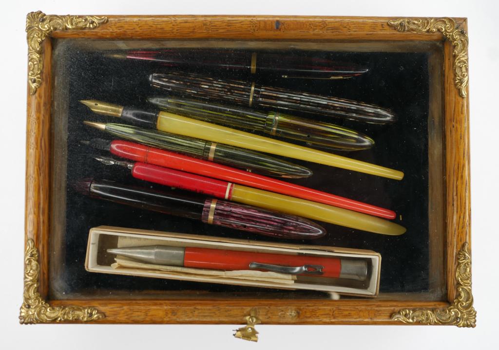 Antique Fountain Pens & Pencils- Shaefer, Regal,: Antique and Vintage Fountain Pens & Pencil. Lot includes: Shaefer Fountain Pen with Feather Touch 5 nib; Pen with 14k Gold Venus Nib; Shaefer with Feather Touch Nib; Pen with BAF 14k GP Nib, United Pe