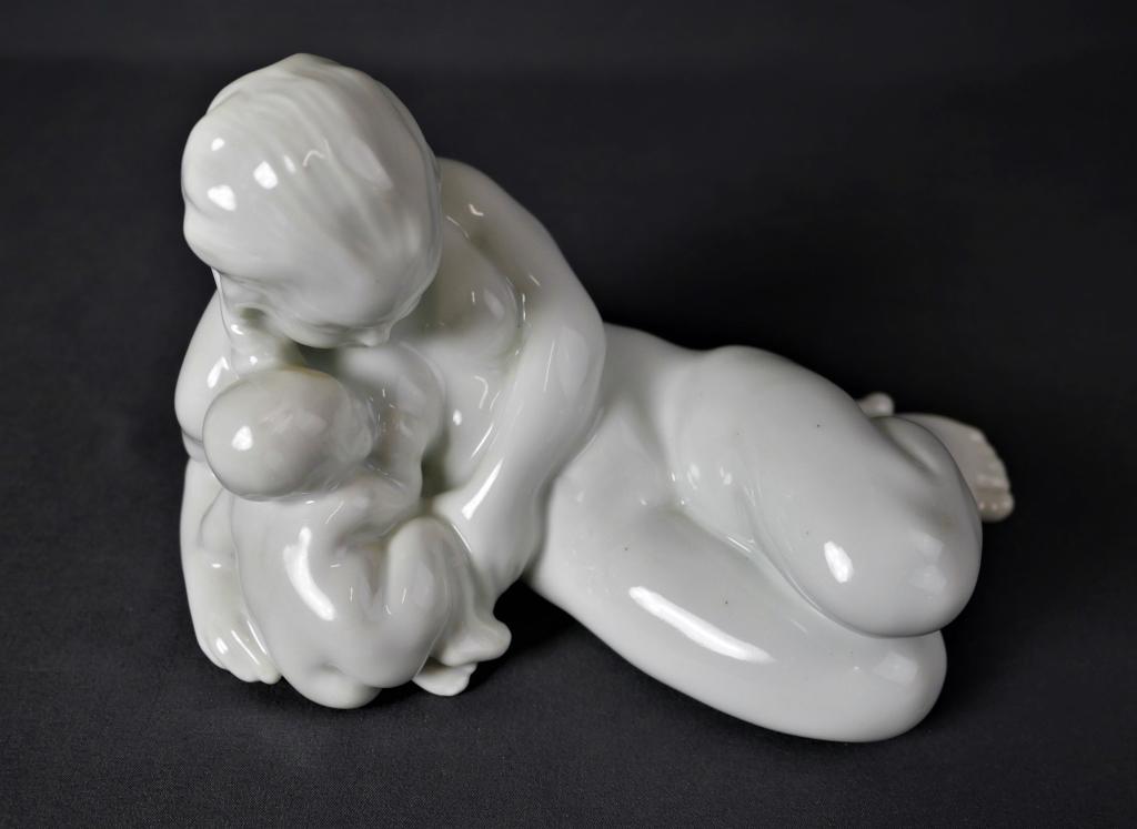B&G Bing & Grondahl Mother & Child Figurine: B&G Bing & Grondahl Mother & Child Figurine by Kai Nielsen. Measures 8"x5"x5". Good Condition.