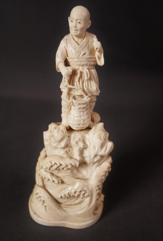 Antique Asian Japanese Bone Carved Figurine Old Ma: Early 20th Century Japanese Ixvory Bone Carved Figurine of Old Village Man, Measures 7" tall. Good Condition.