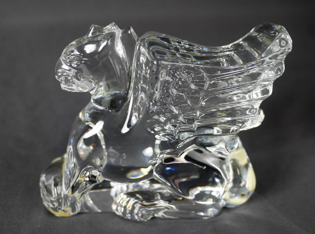 Baccarat Crystal Art Glass Sitting Griffin: Baccarat Crystal Art Glass Sitting Griffin. Measures 5" x 5 1/2" x 2". Good Condition