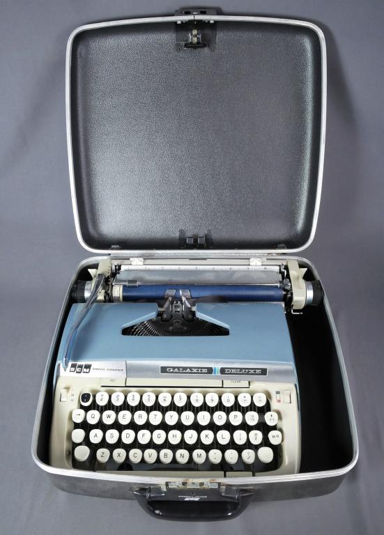 1960's Smith-Corona Galaxie Deluxe Typewriter (1 of 4)