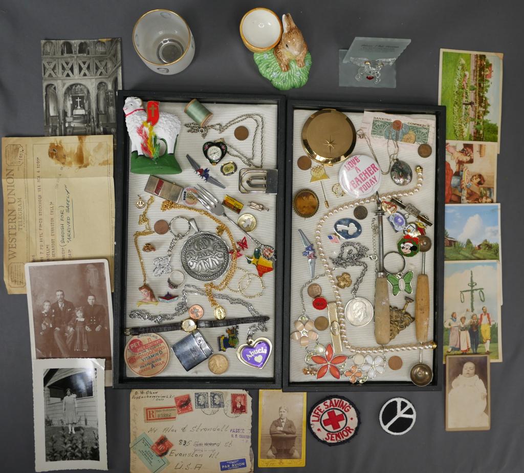 Grandmothers Junk Drawer Lot- Jewelry, Tokens, Sil (1 of 11)