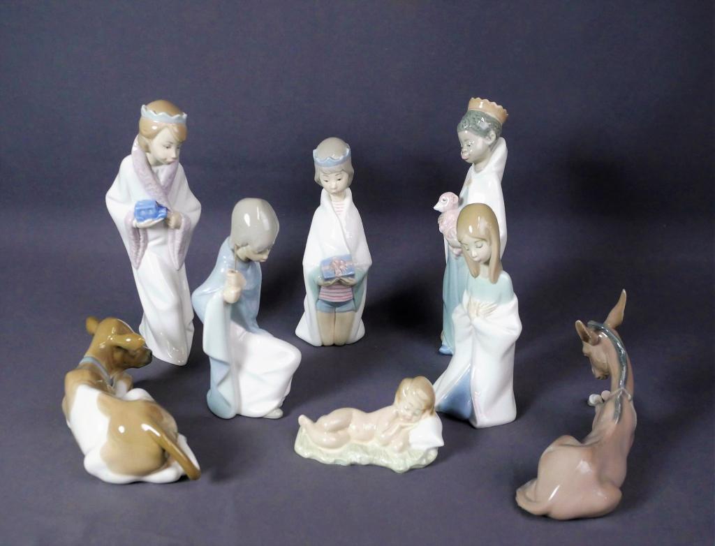 Lladro Nativity Set- 8 Porcelain Figurines (1 of 12)