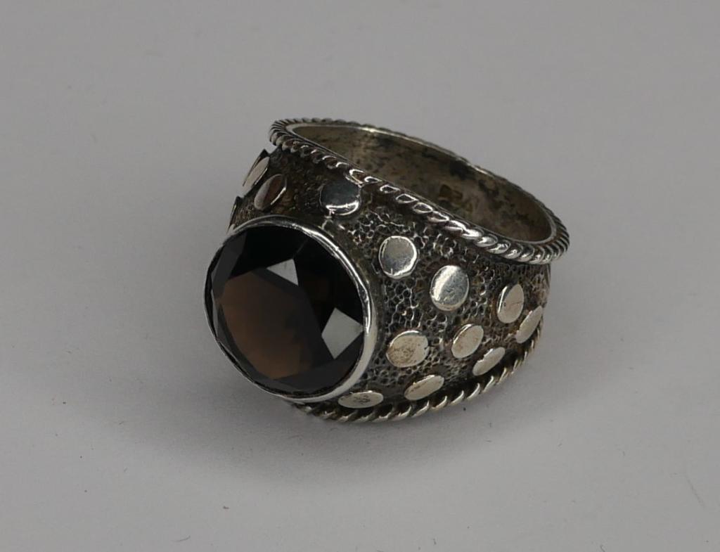 Elegant Ladies Sterling Silver Ring w/ Dark Red (1 of 4)