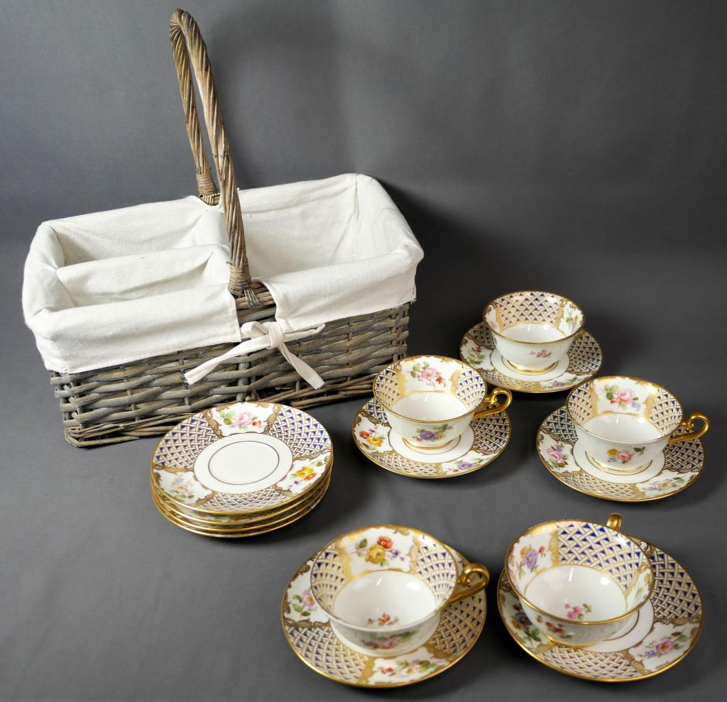 Richard Ginori Italy "Pompadour" Tea Cup Set (1 of 9)