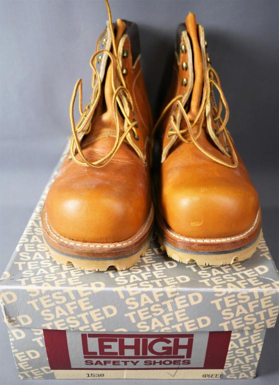 Lehigh Men Leather Safety Working Boots/ Shoes: Lehigh Men Leather Safety Working Boots/ Shoes. Size 8 1/2. New in Box.