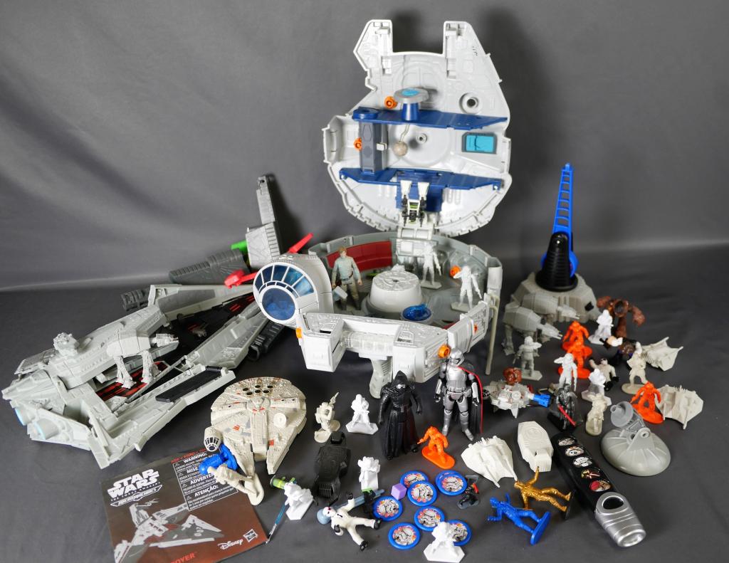 Vintage Star Wars Millenium Falcon & Action Figure (1 of 6)