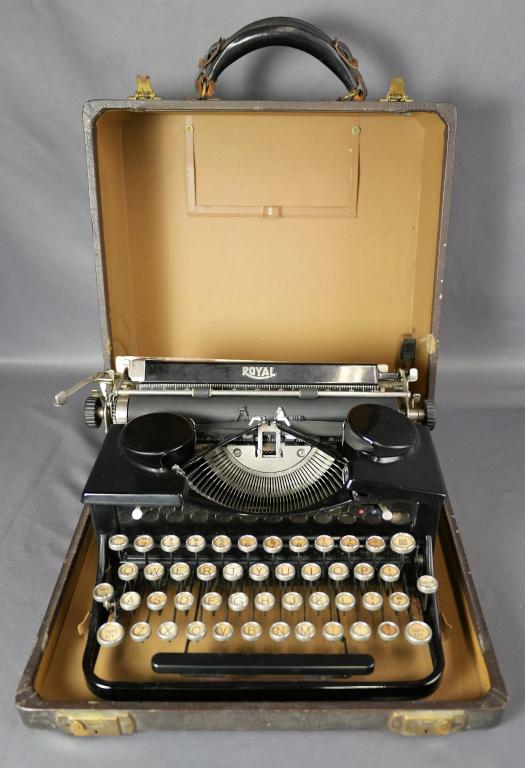 Antique Royal Portable Typewriter in Case (1 of 5)