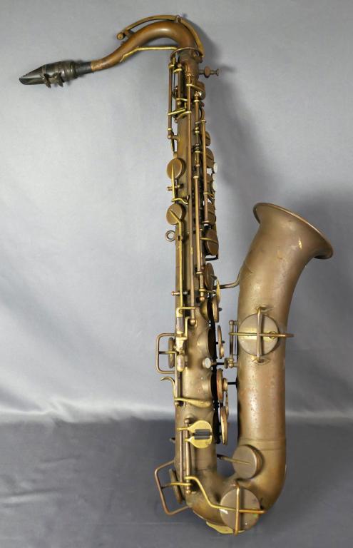 Martin Low Pitch Saxophone from 1925: Antique Martin Low Pitch Saxophone. Serial #54418 from 1925. Good overall condition, some cleaning required. Untested.