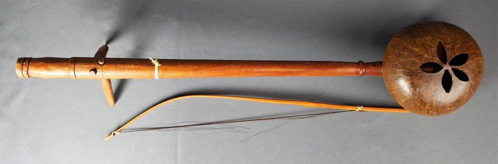 Antique Folk String Wooden Music Instrument w/ Bow: Antique Folk String Wooden Music Instrument with Bow. Good overall condition.