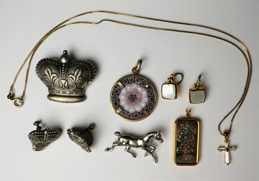 Group of Vitage Sterling Silver Jewelry: Selection of vintage sterling silver jewelry including: crown brooche with matching earrings, necklace with Swarovski crystal cross (length 18"), empty Mt St Helen's 1/4 Troy oz 0.999 fine silver pend