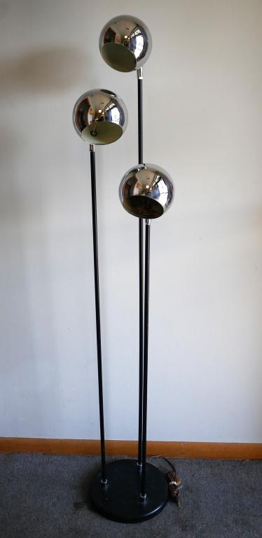 Retro Chrome Ball Orbiter Floor Lamp- Sonneman: MCM Retro Chrome Ball Orbiter Floor Lamp- attributed to Robert Sonneman. Mesures 62" tall with 11 1/2" dia balls. Good overall condition, minor age related wear.