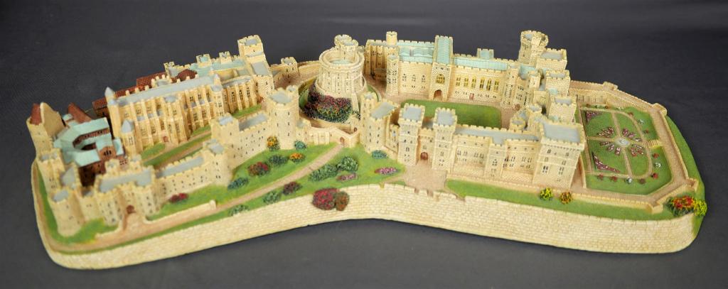 Danbury Mint Windsor Castle Sculpture 1995: Windsor Castle by Danbury Mint from "Castles of the British Monarchy" Collection. 18" x 8" x 3". Good overall condition.