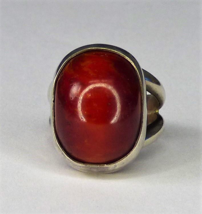 Vintage Sterling Silver & Carnelian Ring: Vintage Sterling Silver and Carnelian Ring. Size- 7 1/4. Good Condition.