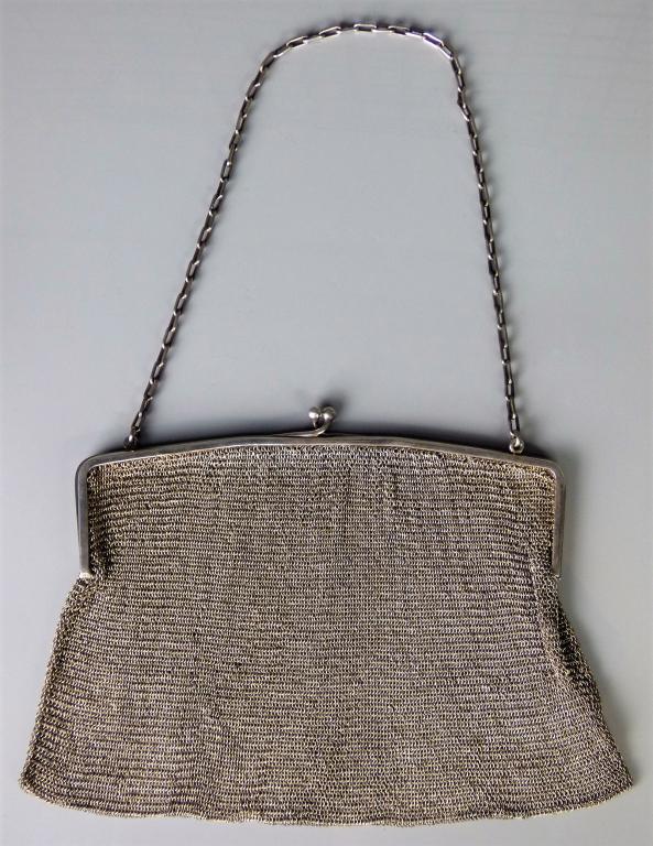 Antique Art Deco Sterling Silver Ladies Purse/ Bag: Large Antique Art Deco Sterling Silver Ladies Mesh Purse/ Bag from circa 1920. 10+ oz weight. Acid tested. Good Condition.
