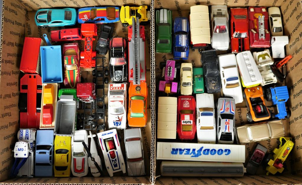 Lot of Vintage Die-Cast Toy Cars- Matchbox, Hot Wh: Lot of Vintage Die-Cast Toy Cars- Matchbox, Hot Wheels, etc.. Used, some might be as found.